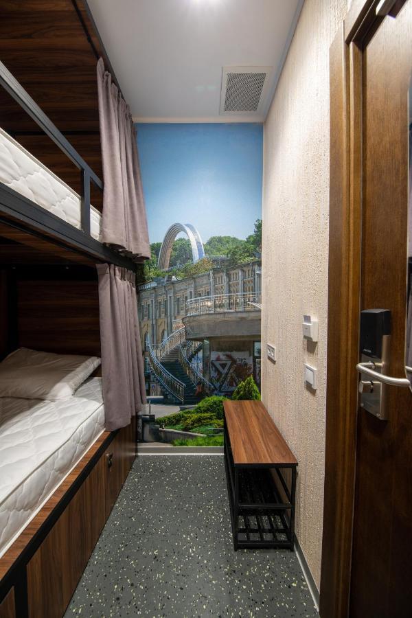 Misto Capsule Hotel Kiev Exterior foto